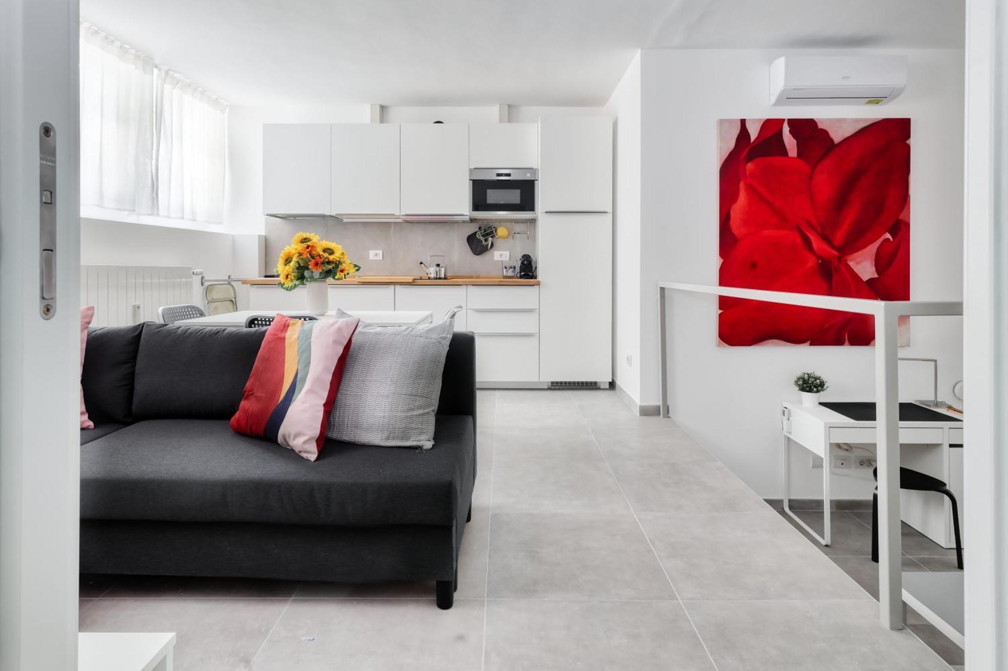 Red Cannas, Cozy In Life District Milaan